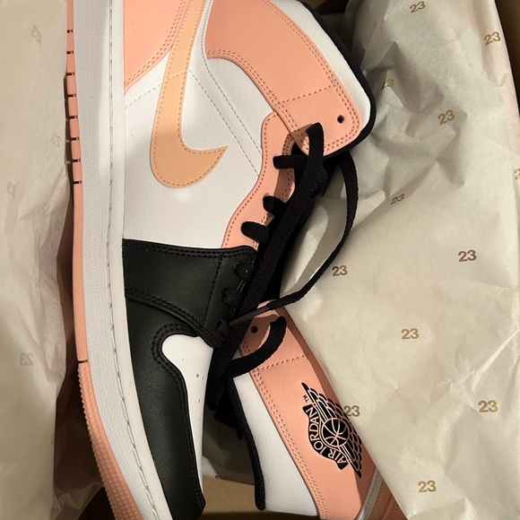 The Air Jordan 1 Mid 'Crimson Tint' - Picture 7 of 7
